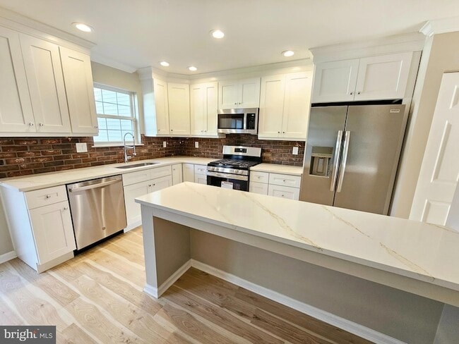 Photo - 750 E Marshall Street Unit 611 Townhome