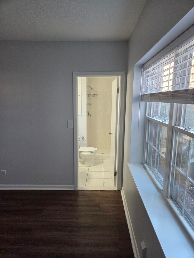 Foto del edificio - 190 Lake Shore Rd