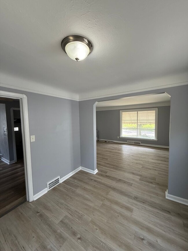 Foto del edificio - SECTION 8 AND EDEN ACCEPTED! Newly Renovat...