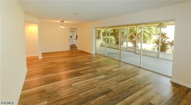 Building Photo - 5654 Eichen Cir