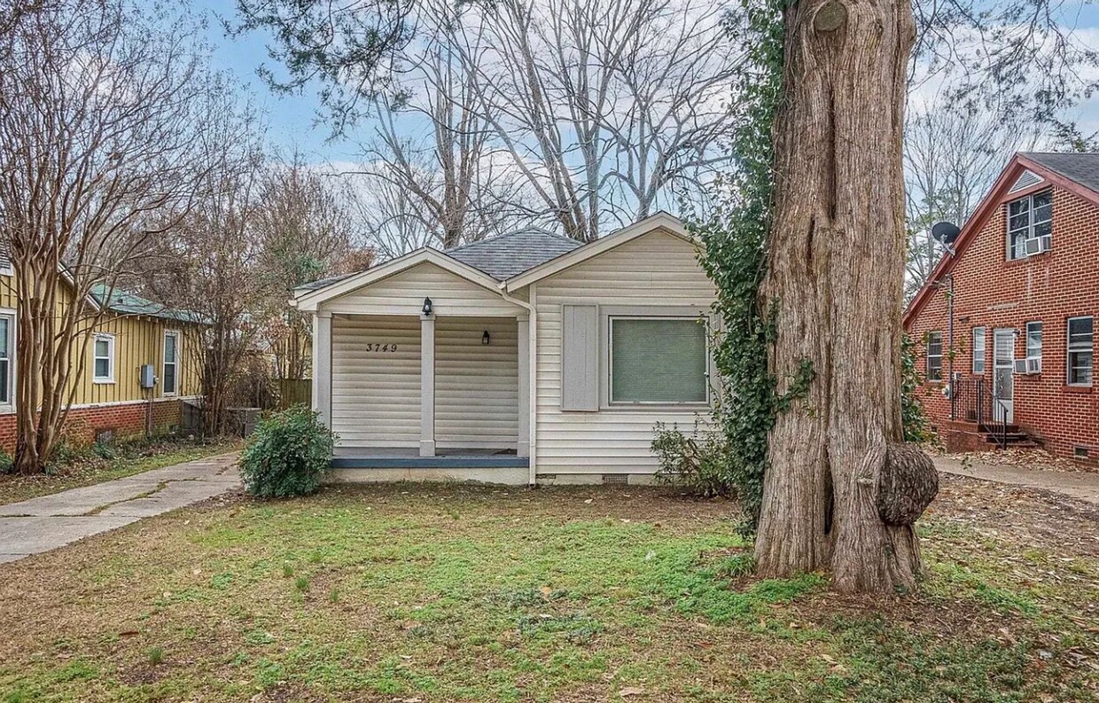 Primary Photo - 4 bedroom, 2 bathroom near the University ...