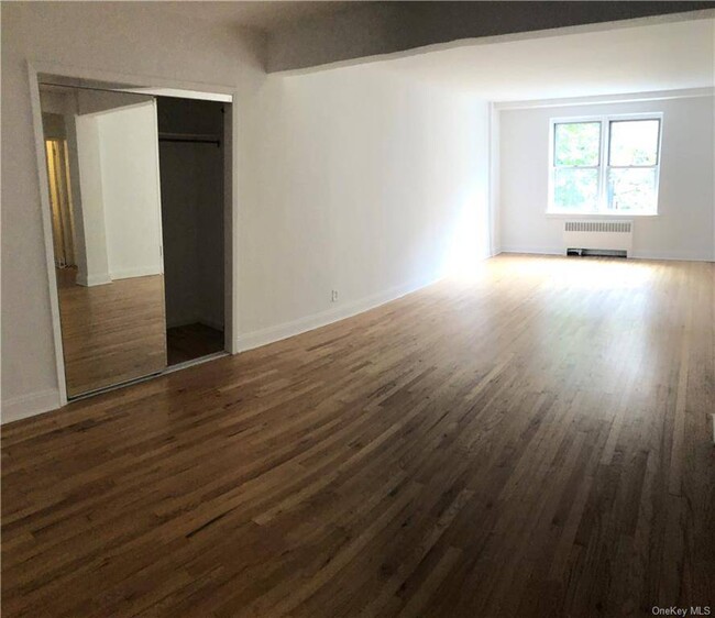 Building Photo - 2090 Barnes Ave
