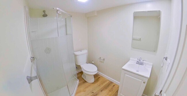 Foto del edificio - Newly Updated! + Stainless Steal Appliance...
