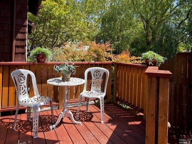 Building Photo - 609 C St