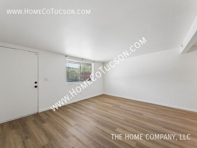 Building Photo - 4537 E Fairmount St