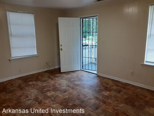 Foto del edificio - 2 br, 1 bath House - 175 Roosevelt Rd