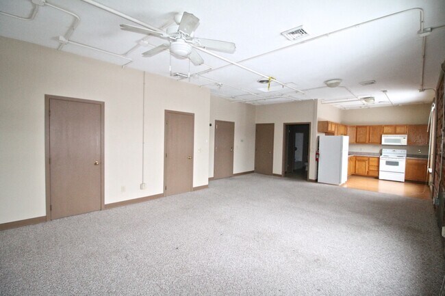 Building Photo - 400 N Main St