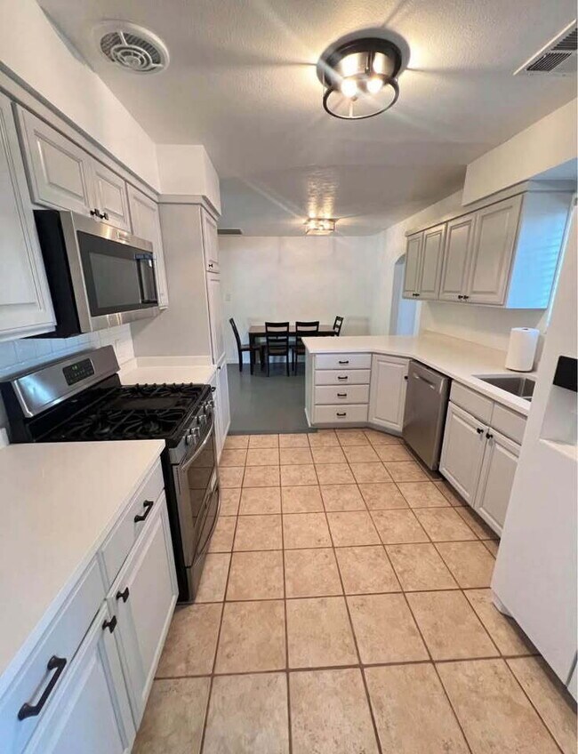 Foto del edificio - "Private Room with a shared bathroom (1 other room) locate in the Heart of Washington, UT!"