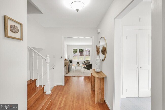 Foto del edificio - 8815 Tuckerman Ln