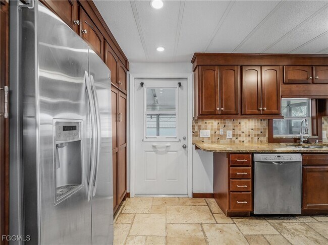 Foto del edificio - 14518 Battery Bend