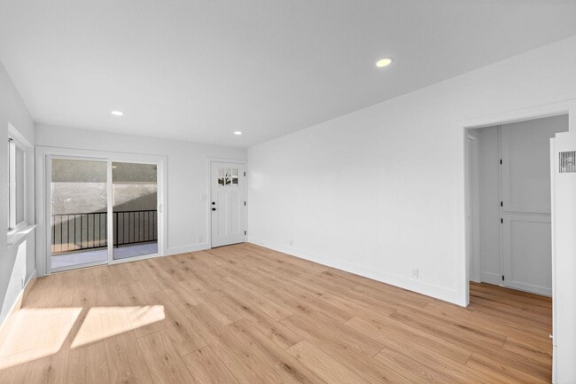 Building Photo - 213 Avenida Lobeiro