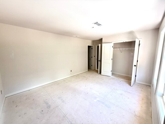 Amplias habitaciones con baño privado. - Stephens Court