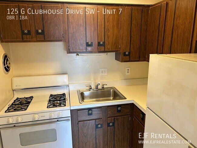 Foto del edificio - 125 Clubhouse Dr SW