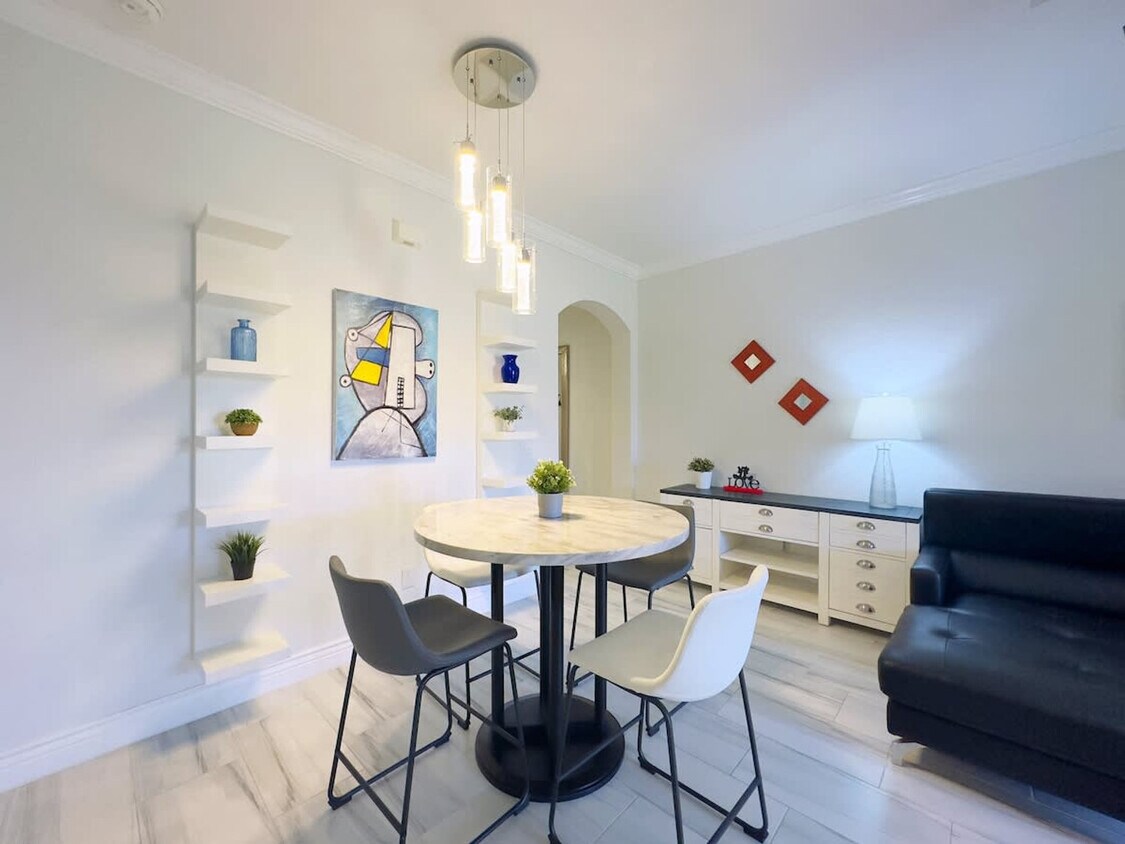 Foto principal - 1042 Calabria Ave