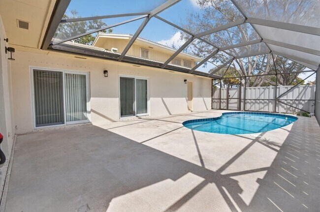 Foto del edificio - 5230 Woodruff Ln