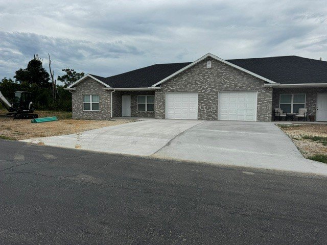 Building Photo - 13332 Railroad Ave