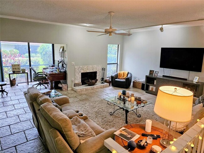 Foto del edificio - 4870 Kestral Park Cir