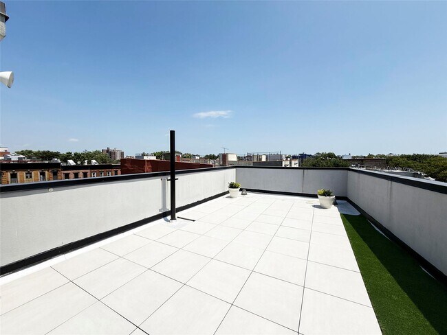 Foto del edificio - 333 Tompkins Ave