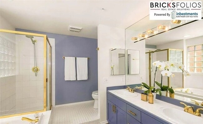 Building Photo - Premier Penthouse Living in Kirkland – Ste...