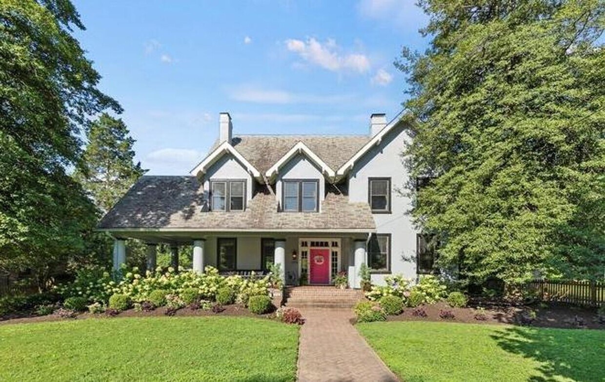 Foto principal - 3216 Hawthorne Ave