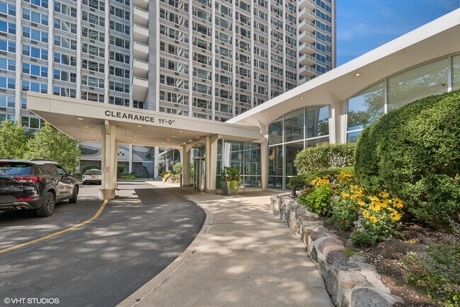 Foto del edificio - 4250 N Marine Dr