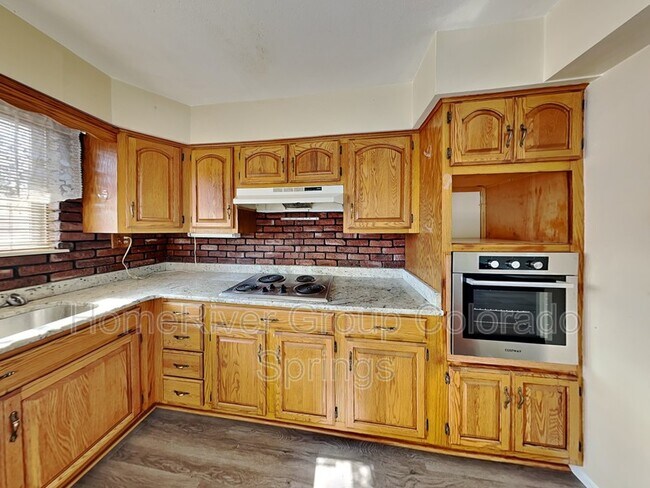 Foto del edificio - 1051 Hathaway Dr
