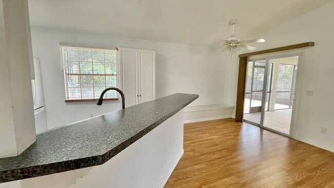 Foto del edificio - 3 BR , 2 Bath Annual Screened Pool Home Available