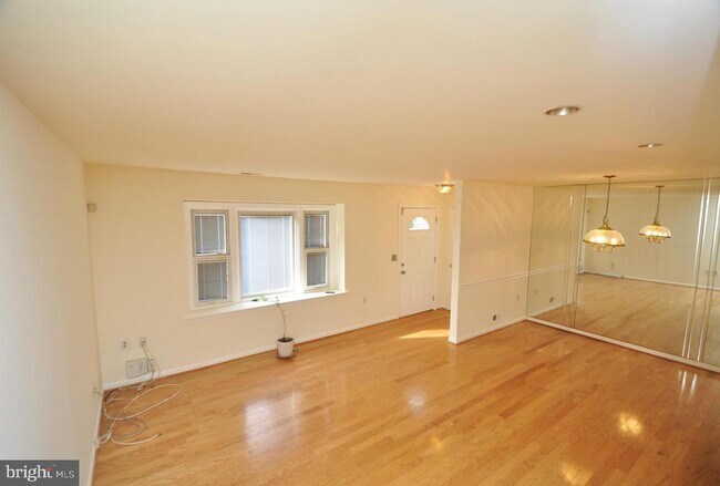 Foto del edificio - 9025 N Laurel Rd