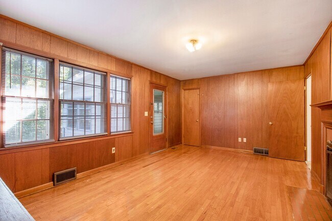 Building Photo - 2 bdrm, 2 bath home near Emory & CDC