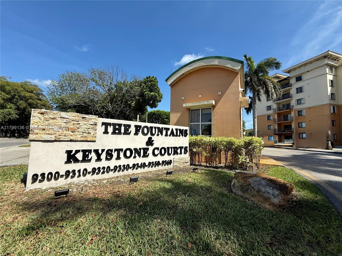 Primary Photo - 9310 Fontainebleau Blvd