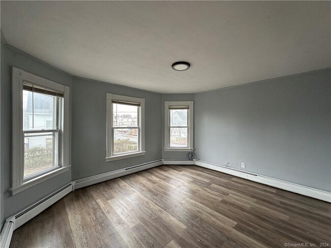 Foto del edificio - 12 Woodland St