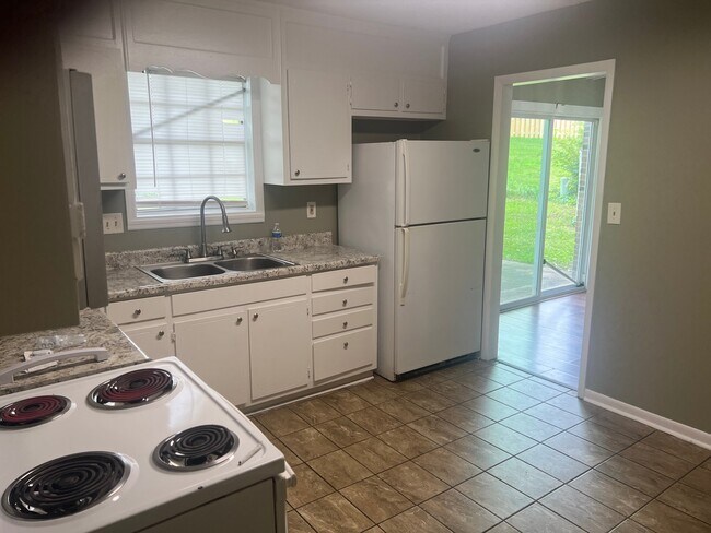 Foto del edificio - 3952 Tanglebush Ln NW