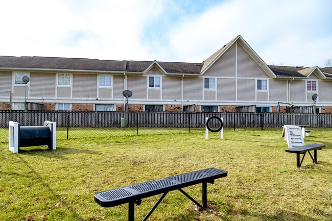 Building Photo - Country Lake Townhomes