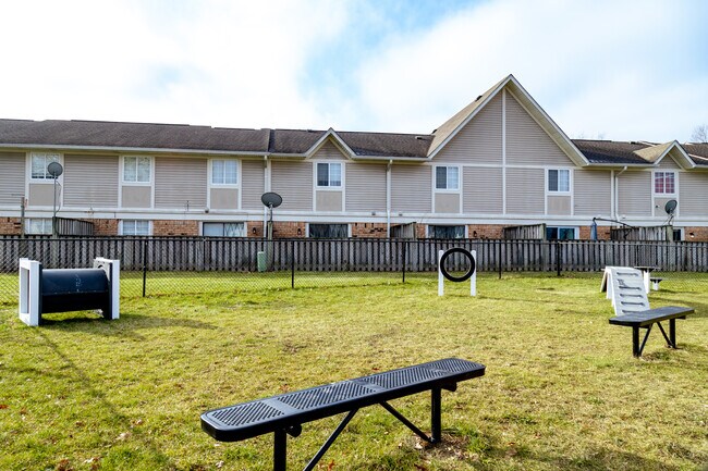 Foto del edificio - Country Lake Townhomes