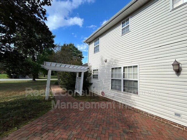 Foto del edificio - 600 Summerwalk Rd