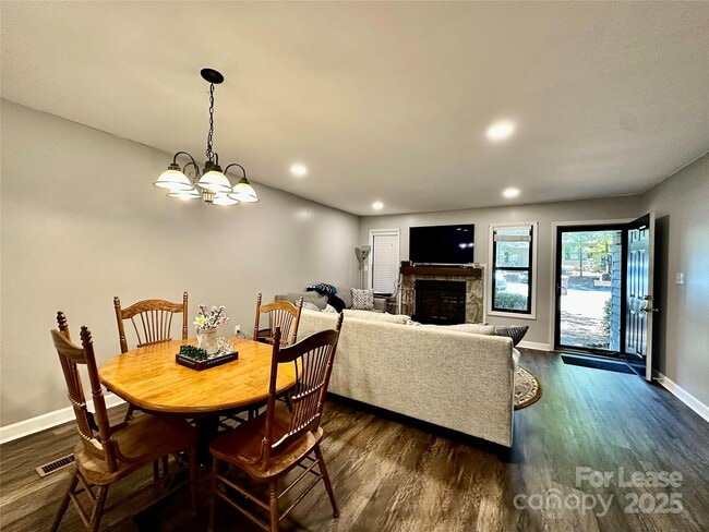 Foto del edificio - 392 Tall Oaks Trail