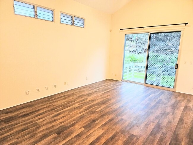 Building Photo - Niu Valley 4 Bedroom 3 Bathroom 2 Parking Home