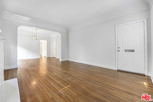 Foto del edificio - 1359 Cloverdale Ave