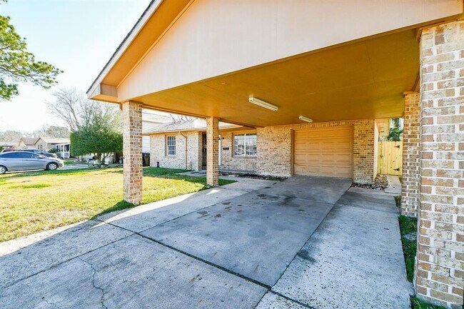 Building Photo - 5510 Ricky St