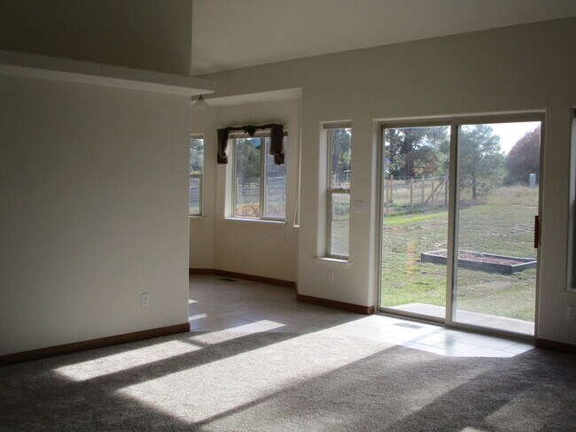 Foto del edificio - Unfurnished 3 Bed, 2 Bath Home for Rent in Lake Forest