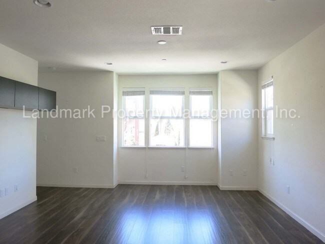 Building Photo - 1588 McCandless Dr