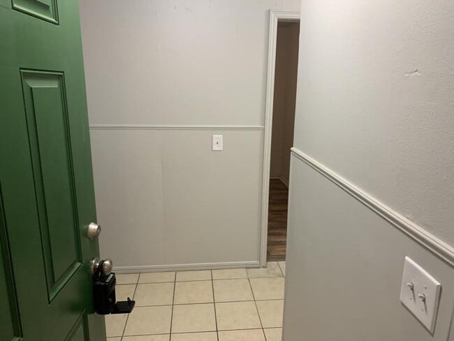 Foto del edificio - 713 NE 37th St