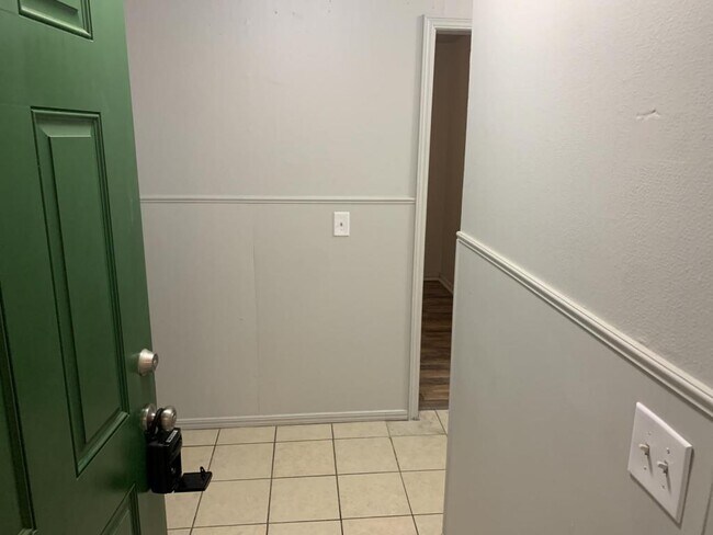 Photo - 713 NE 37th St House