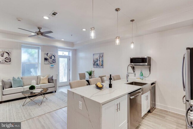 Foto del edificio - 1308 L St SE