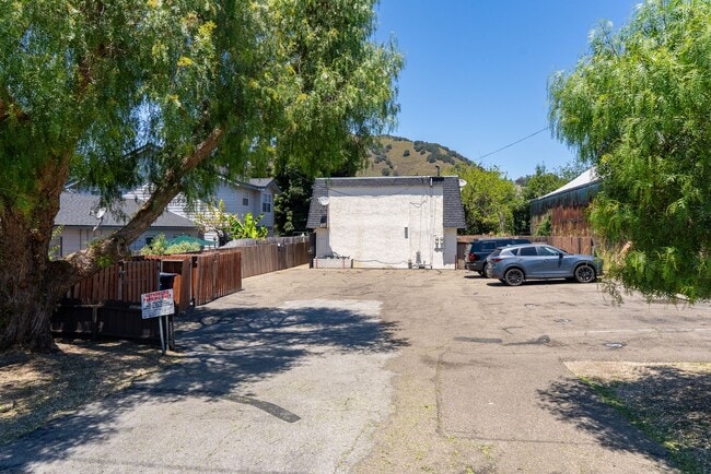 Building Photo - 350 Pismo St