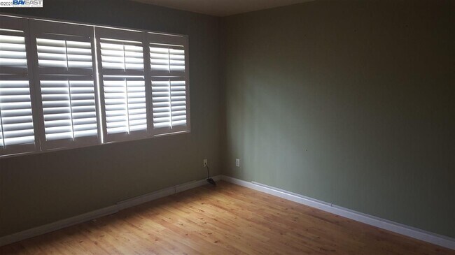 Building Photo - 4265 Pleasanton Ave