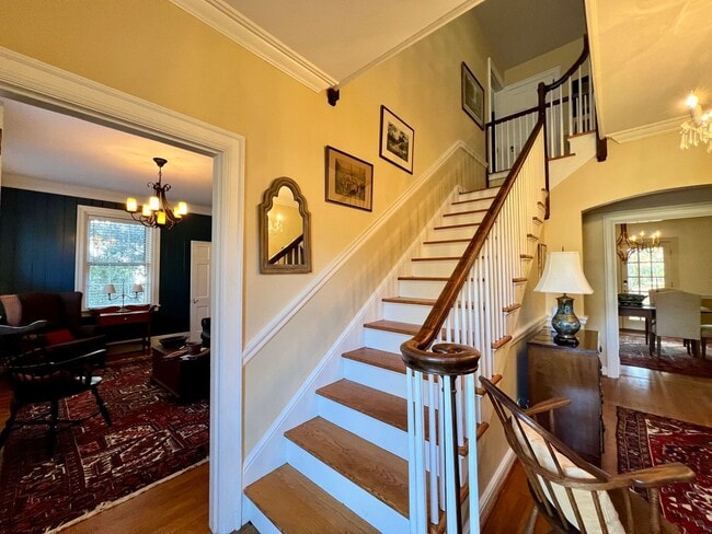 Foto del edificio - The Yellow Door on Marshall Avenue