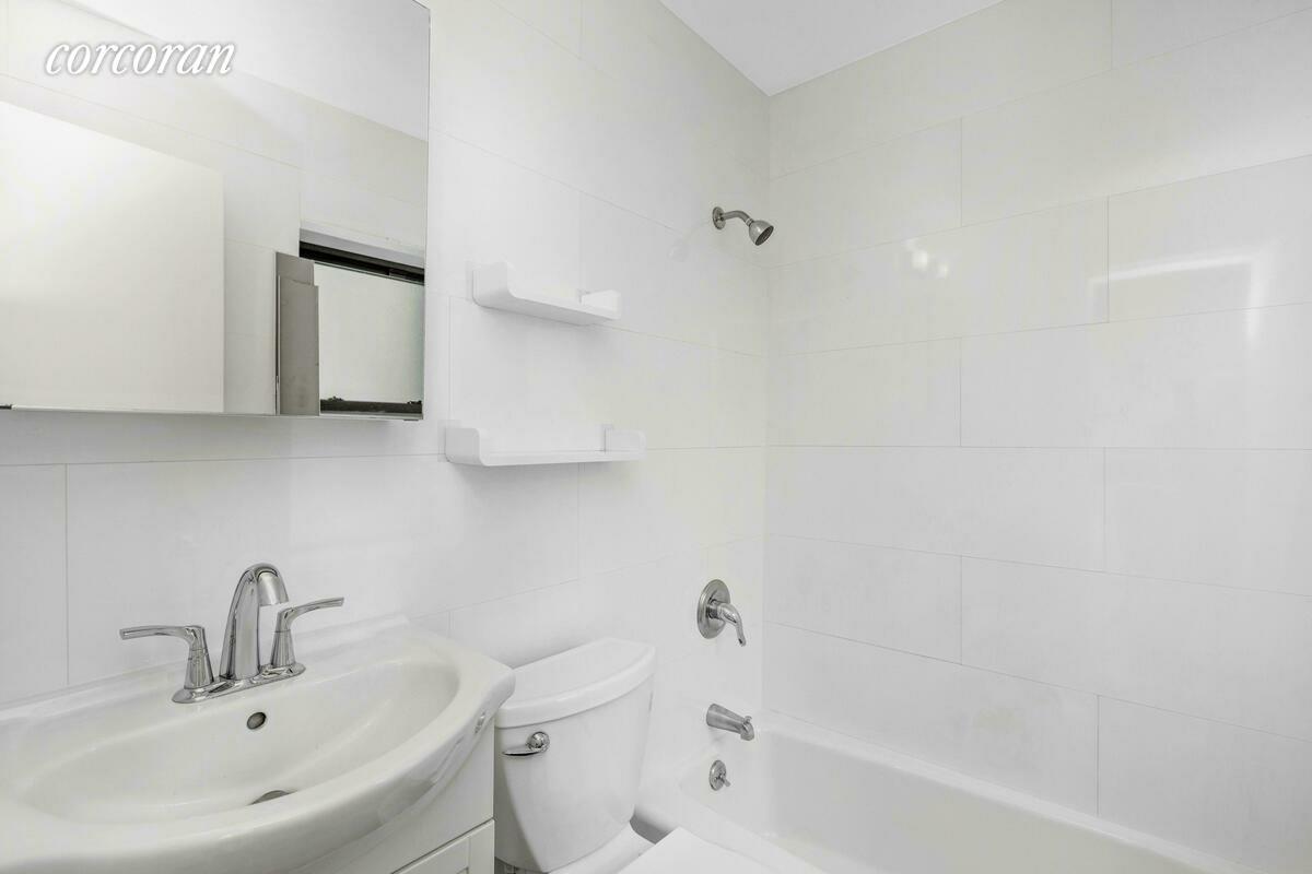 Building Photo - 222 E 53rd St