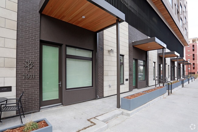 Building Photo - SOVA ON GRANT