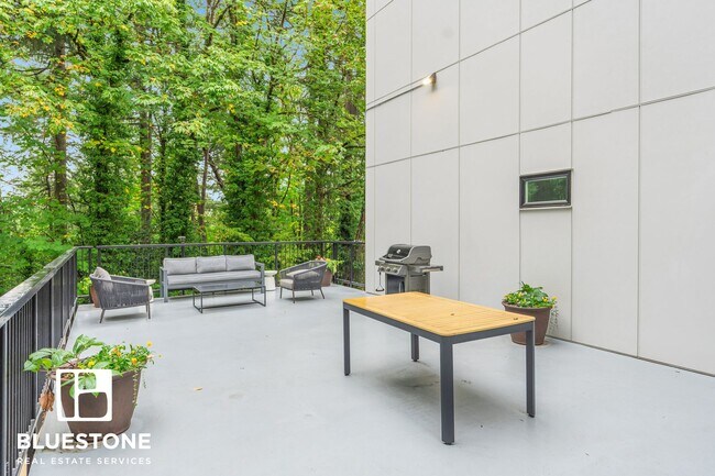 Interior Photo - The Woods on Marquam Hill